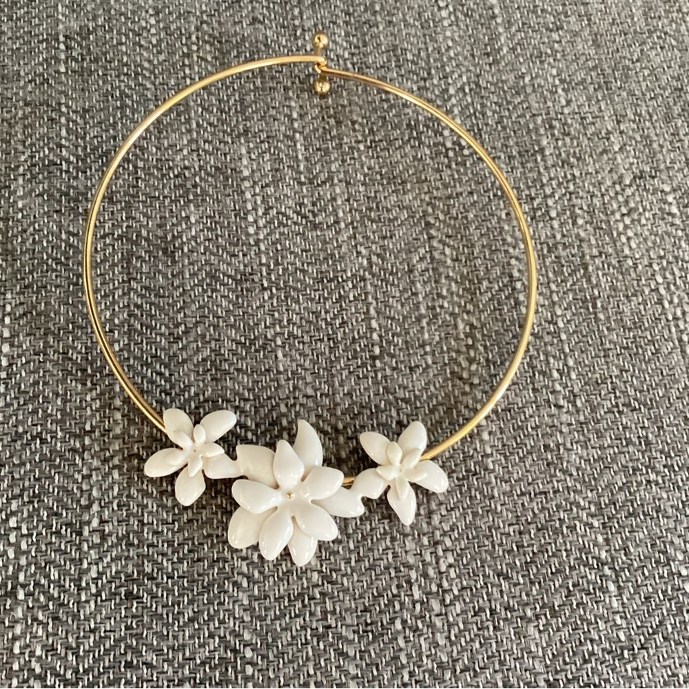 Choker necklace